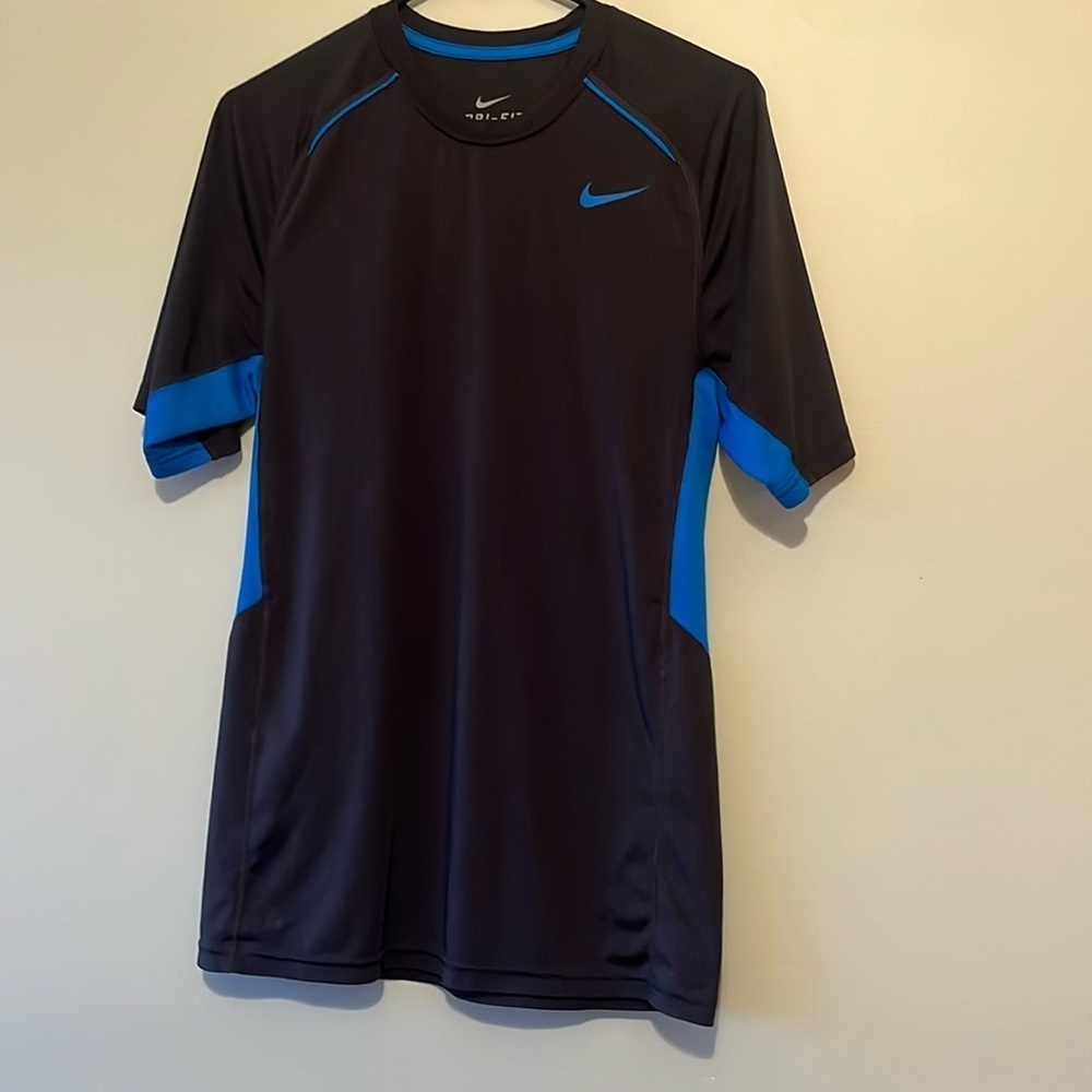 Men’s navy and blue Dri fit Nike short sleeve t shirt. Size Small